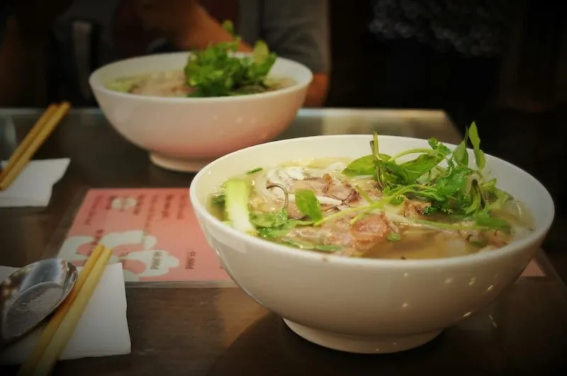 越南美食地圖:從街頭小吃到精緻料理的完整指南